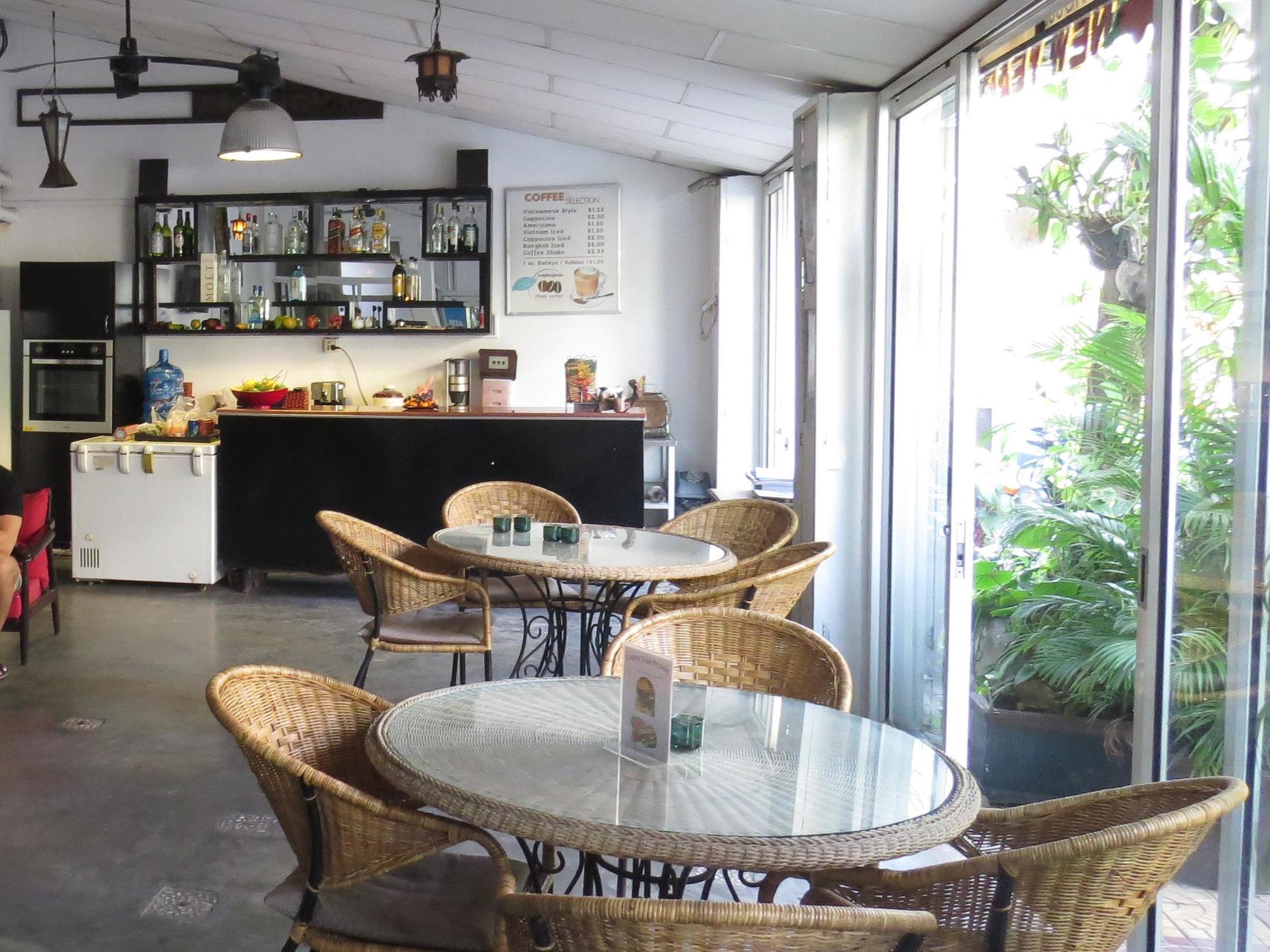 Goldie Guesthouse Пном Пен Екстериор снимка
