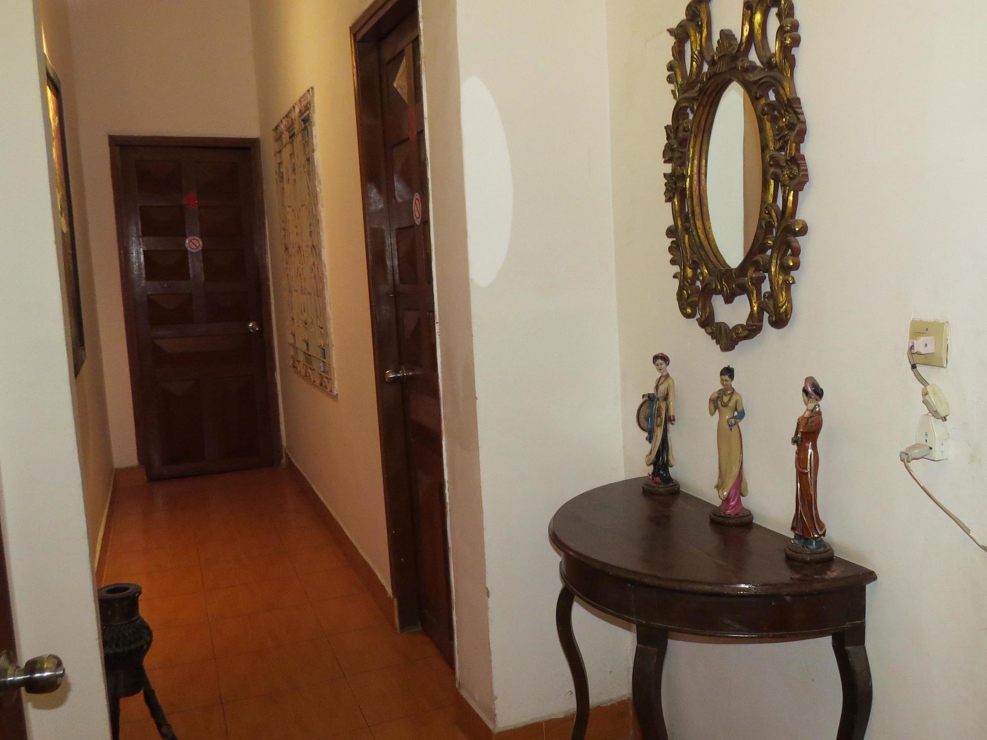 Goldie Guesthouse Пном Пен Екстериор снимка