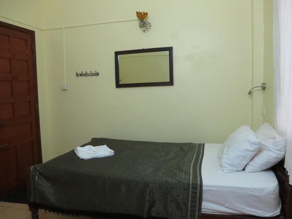 Goldie Guesthouse Пном Пен Екстериор снимка