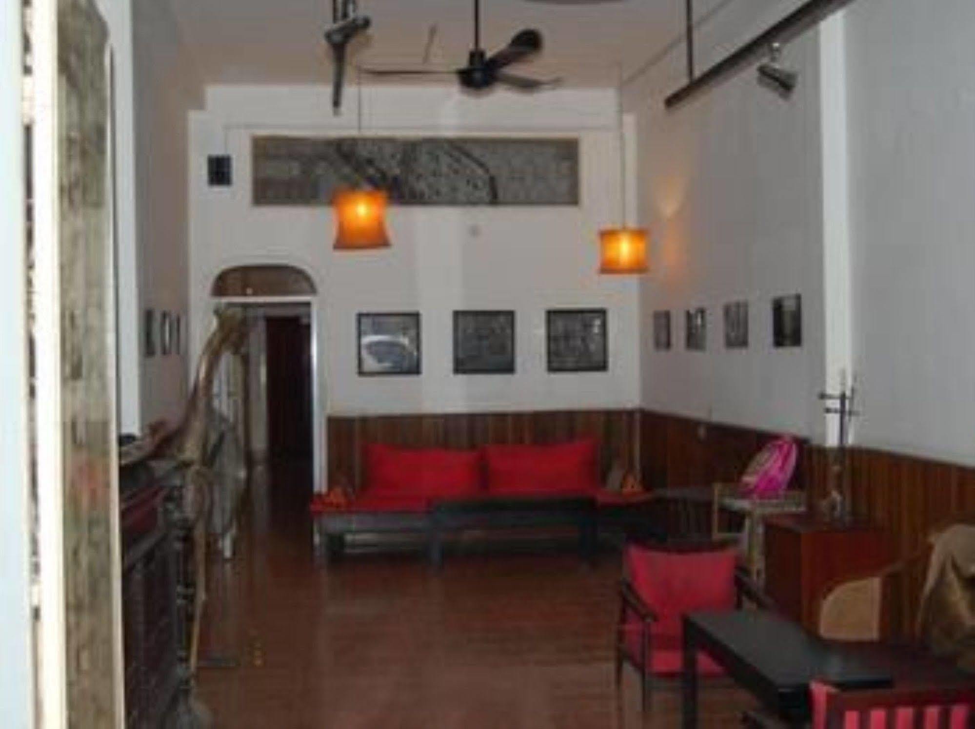 Goldie Guesthouse Пном Пен Екстериор снимка