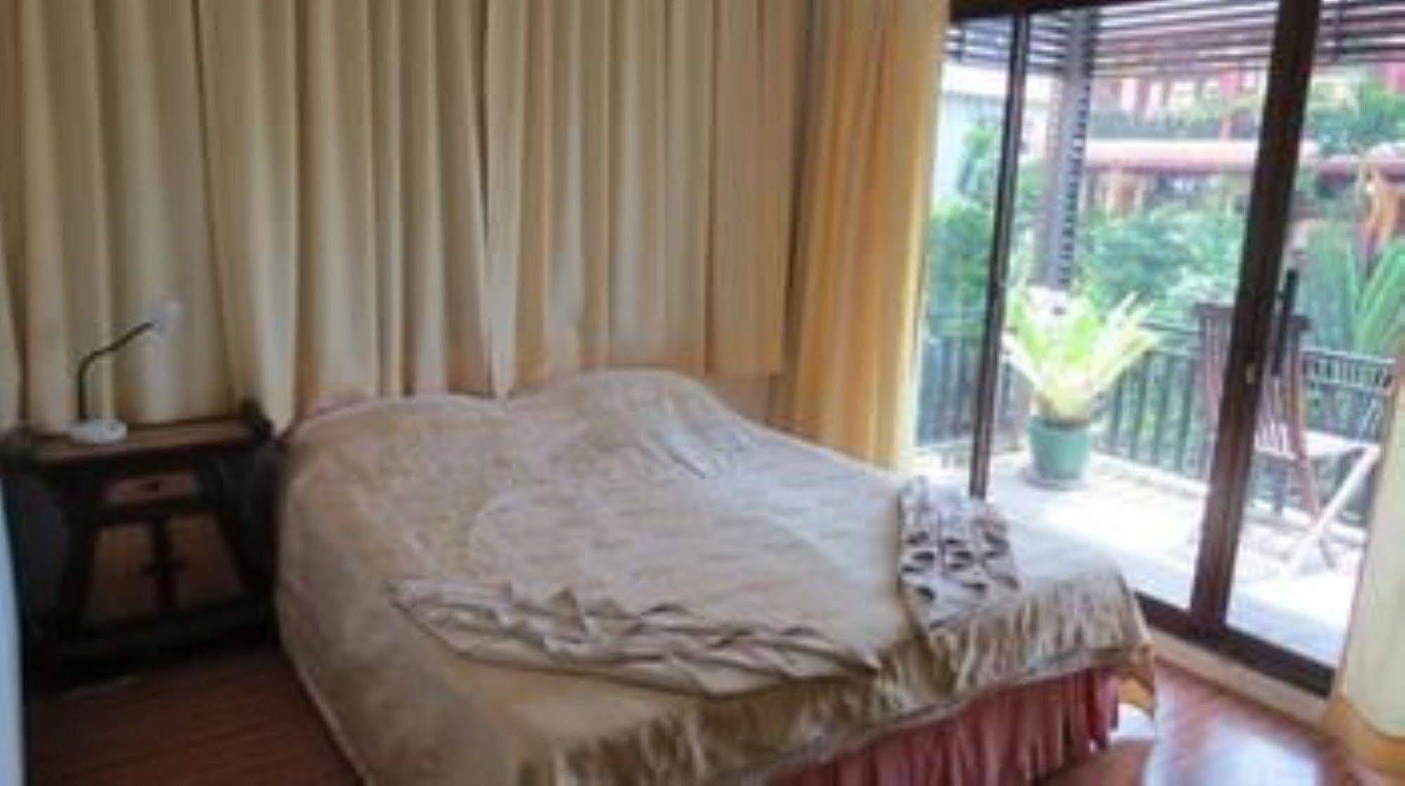 Goldie Guesthouse Пном Пен Екстериор снимка