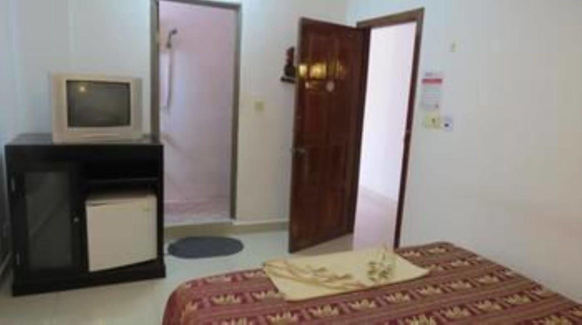 Goldie Guesthouse Пном Пен Екстериор снимка
