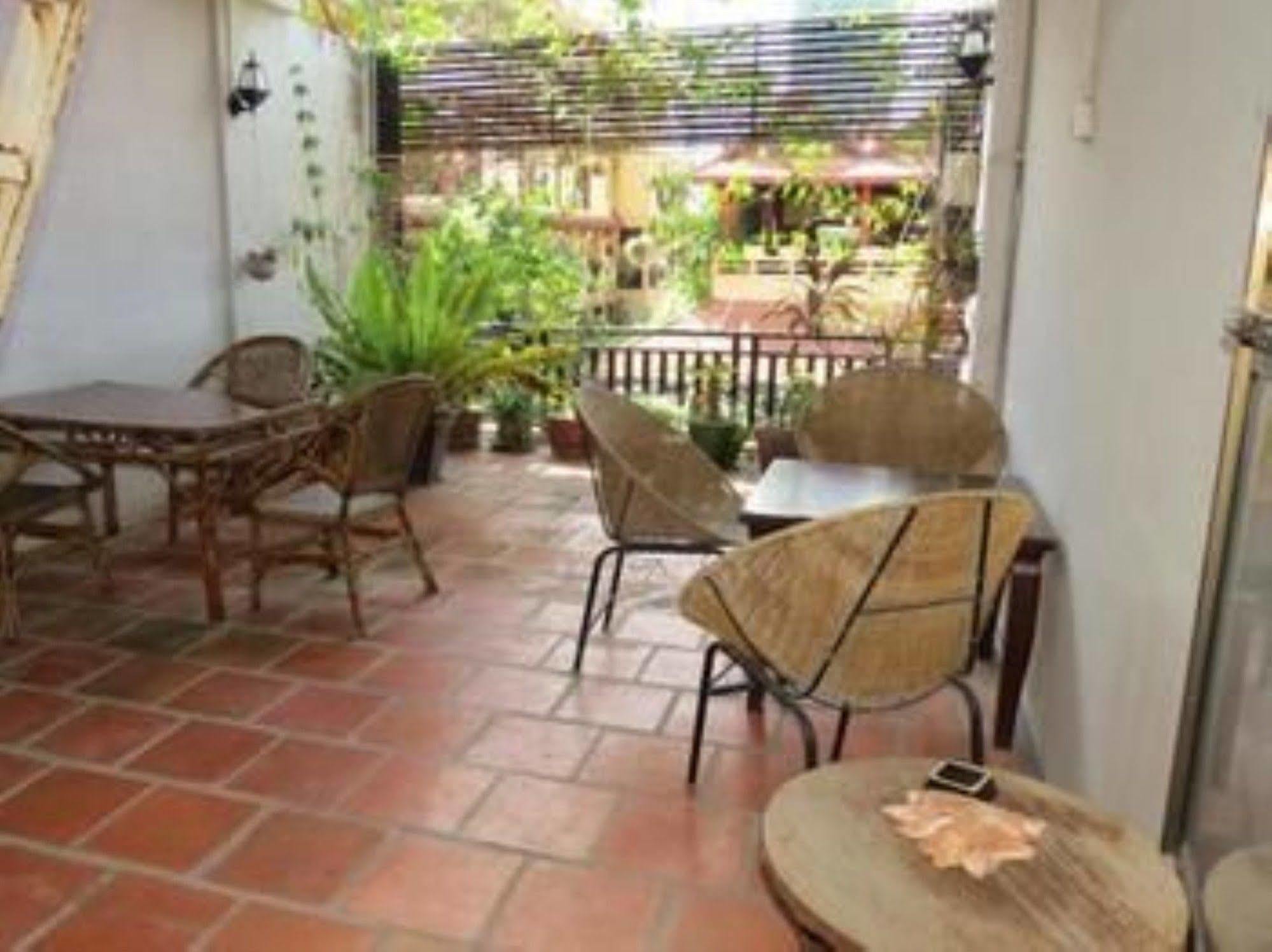 Goldie Guesthouse Пном Пен Екстериор снимка